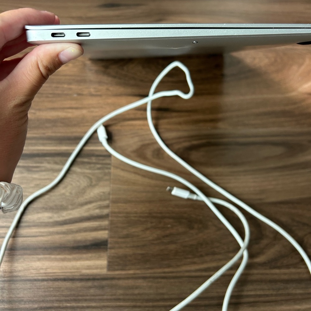 Apple MacBook 13” - Picture 6 of 6